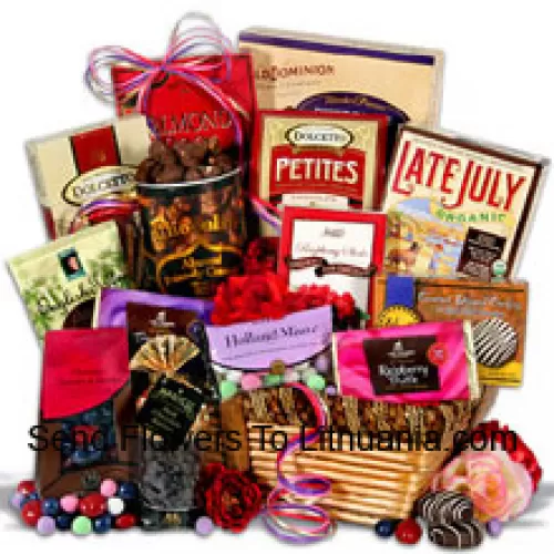 Canasta de regalo de San Valentín con Chocolate Wafer Petites, Chocolate Almond Pecan-dy, English Toffee Singles, Gourmet Dark Chocolate Dipped Cookies, Chocolate Covered Cherries and Blueberries, Dark Chocolate Raspberry Truffle Filled Bar, Holland Mints, Organic Dark Chocolate Sandwich Cookies, Dark Chocolate Covered Raisins, Chocolate Dipped Toffee Peanuts, Chocolate Wafer Rolls, Triple Nut Milk Chocolate Bar, Almond Roca Buttercrunch, Dark Chocolate Raspberry Sticks  (Tenga en cuenta que nos reservamos el derecho de sustituir cualquier producto por un producto adecuado de igual valor en caso de no disponibilidad de cierto producto)